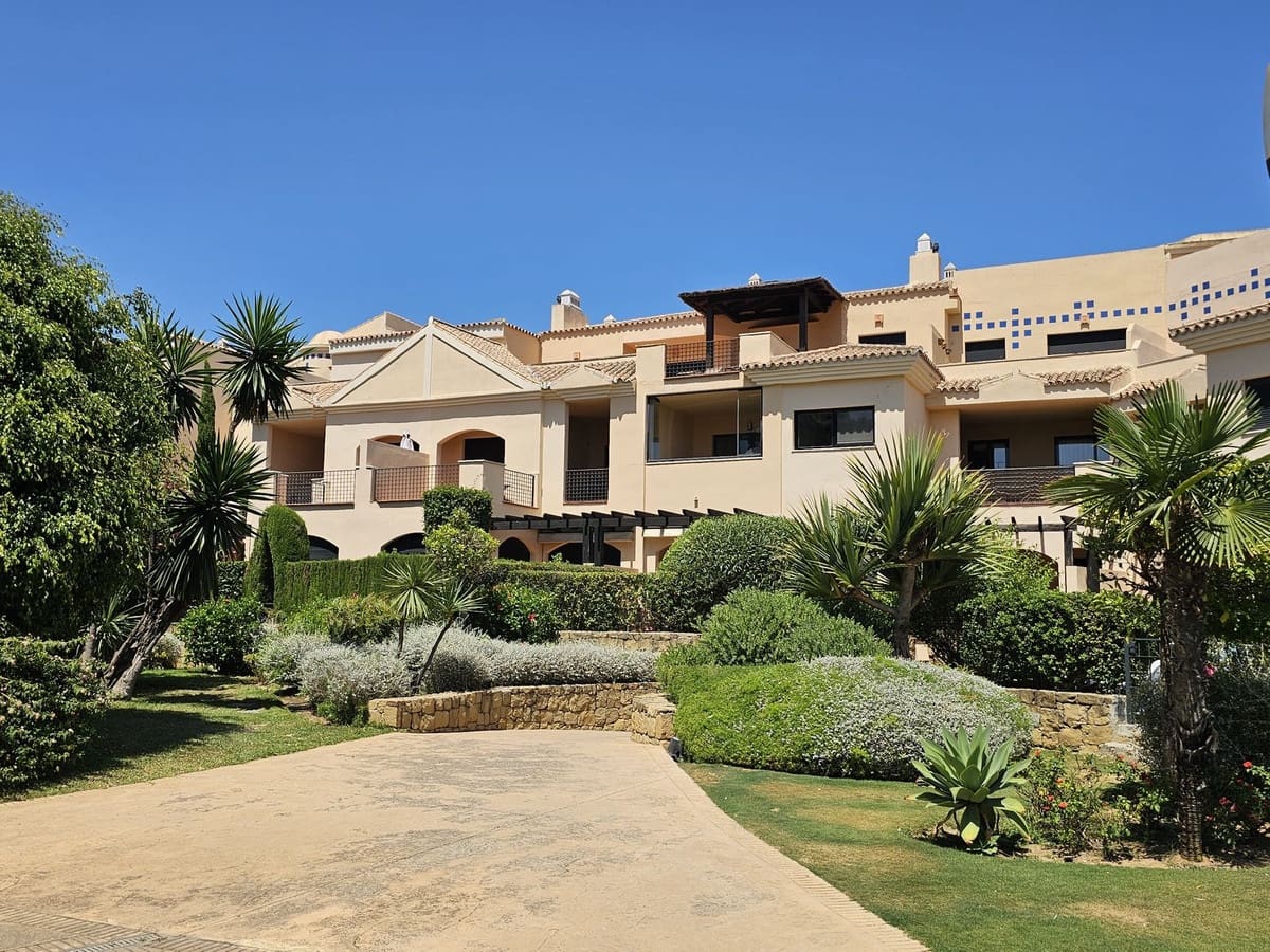 3 chambre Appartement à vendre à Puerto Banus avec piscine garage - 849 000 € (Ref: 9142319)