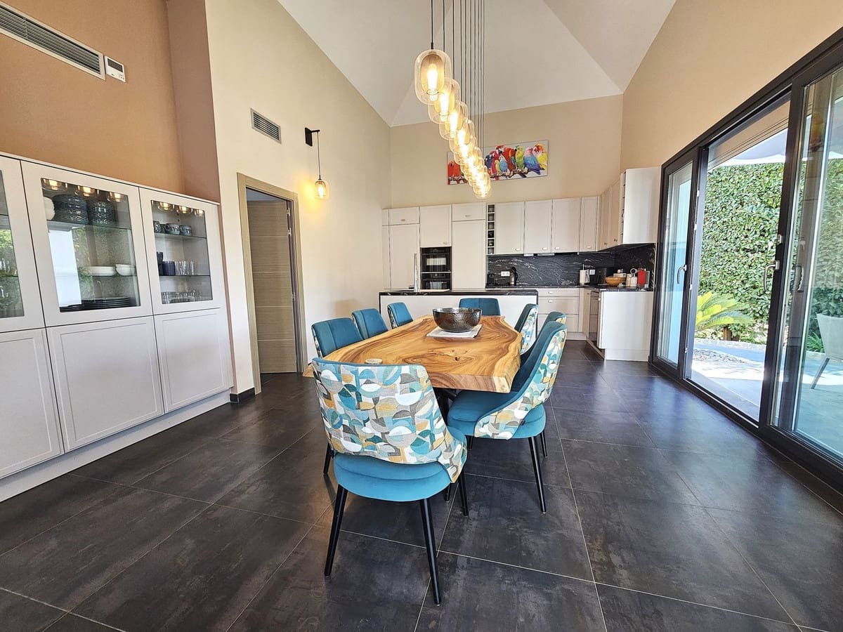 4 soverom Villa til salgs i Benahavis med svømmebasseng garasje - € 2 595 000 (Ref: 9185912)