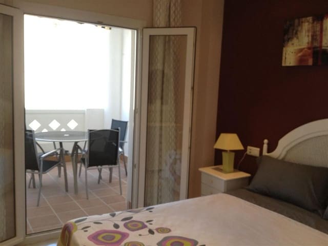 2 soverom Leilighet til salgs i Puerto Banus, Marbella med svømmebasseng - € 1 070 000 (Ref: 9193301)