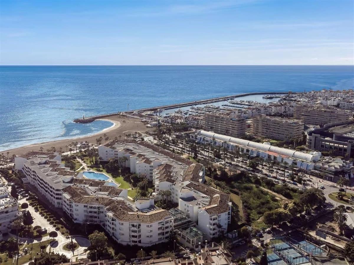 2 bedroom Apartment for sale in Puerto Banus with pool - € 1,070,000 (Ref: 9193301)