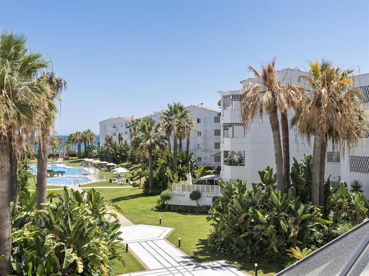 2 bedroom Apartment for sale in Puerto Banus with pool - € 1,070,000 (Ref: 9193301)