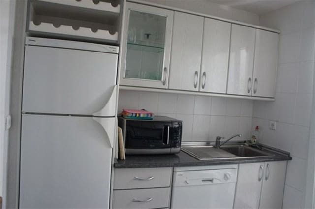 Apartamento de 2 habitaciones en Puerto Banus, Marbella en venta con piscina - 1.070.000 € (Ref: 9193301)