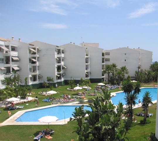 Apartamento de 2 habitaciones en Puerto Banus, Marbella en venta con piscina - 1.070.000 € (Ref: 9193301)