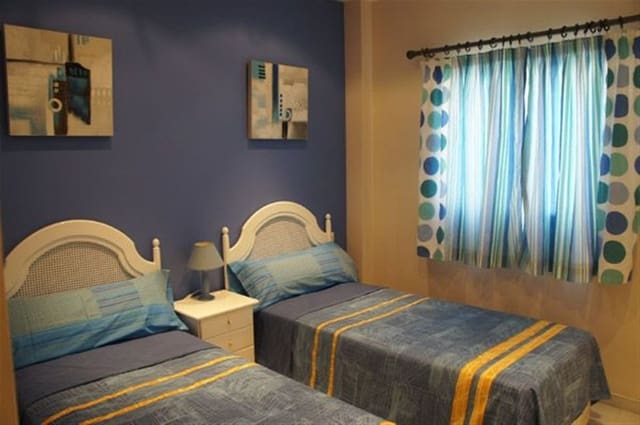 Apartamento de 2 habitaciones en Puerto Banus, Marbella en venta con piscina - 1.070.000 € (Ref: 9193301)