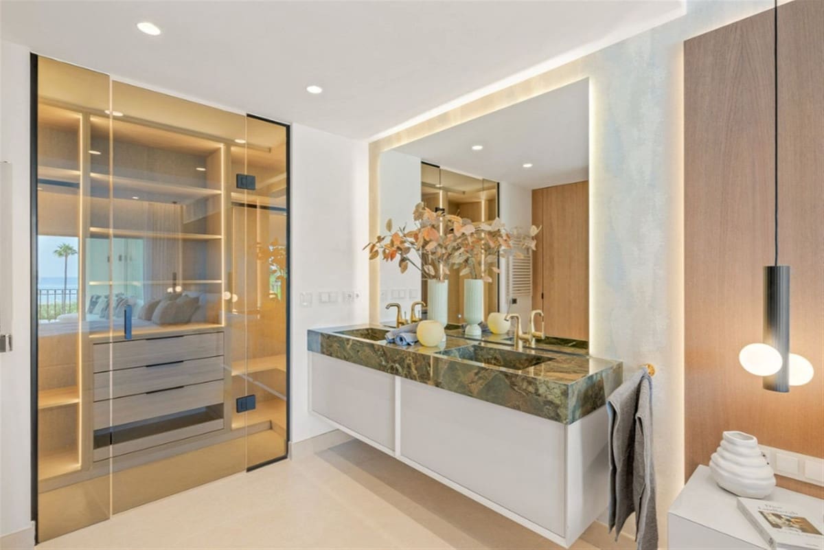 3 bedroom Apartment for sale in New Golden Mile with pool garage - € 1,995,000 (Ref: 9234985)