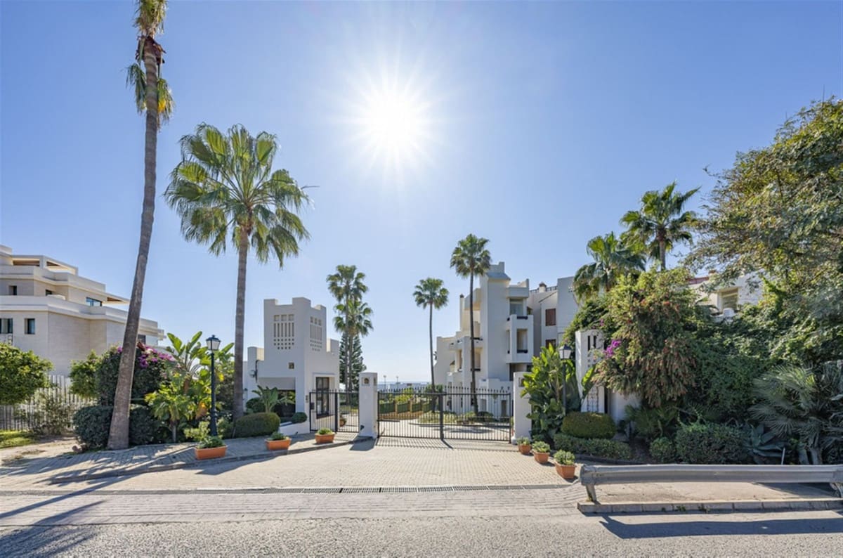 3 bedroom Apartment for sale in New Golden Mile with pool garage - € 1,995,000 (Ref: 9234985)