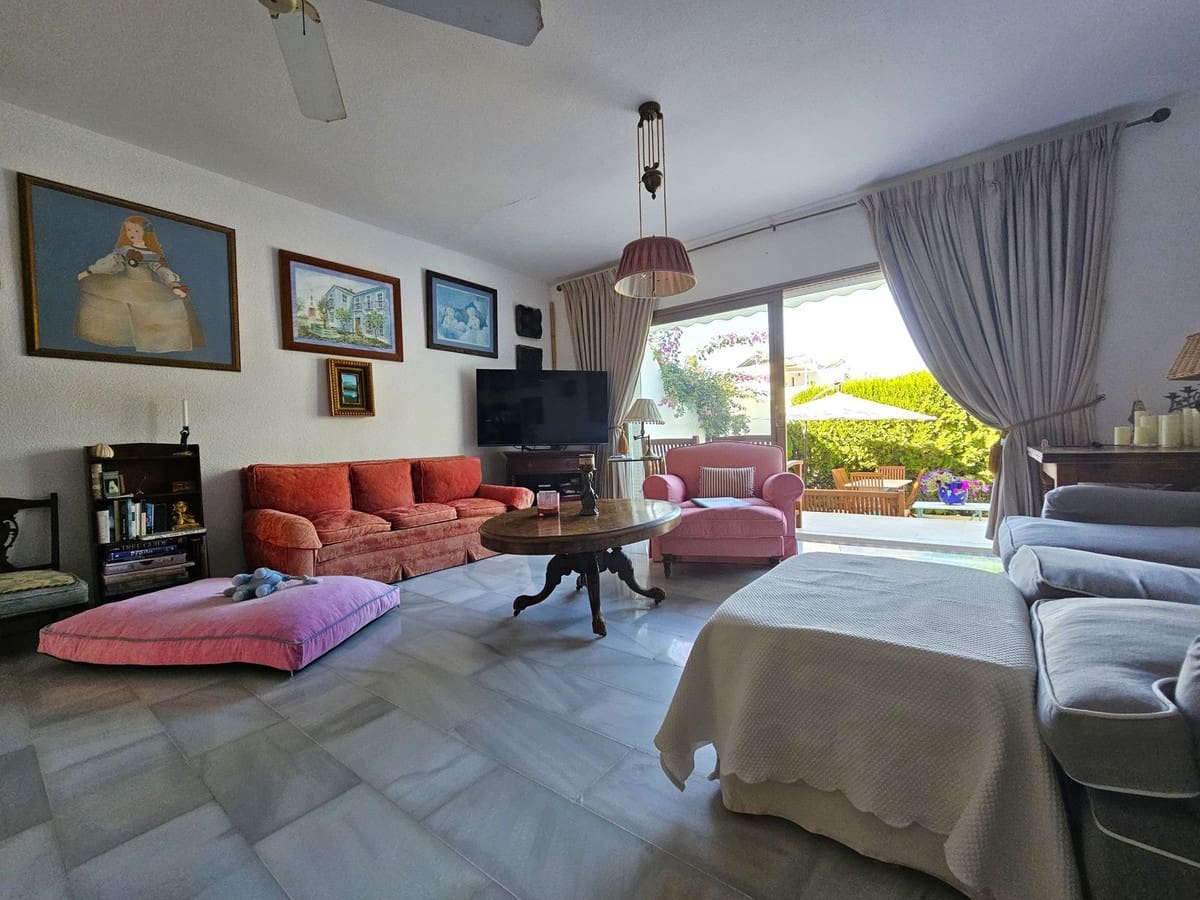 3 bedroom Townhouse for sale in Marbella with pool - € 945,000 (Ref: 9244498)