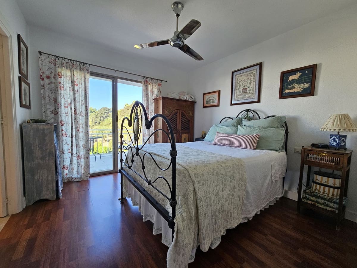 3 bedroom Townhouse for sale in Marbella with pool - € 945,000 (Ref: 9244498)