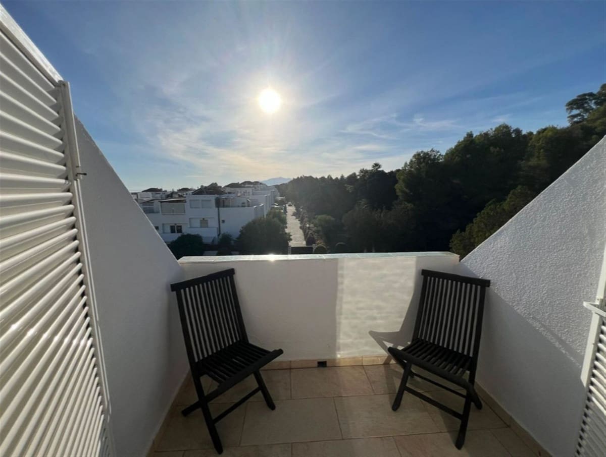 3 bedroom Townhouse for sale in Marbella with pool - € 945,000 (Ref: 9244498)