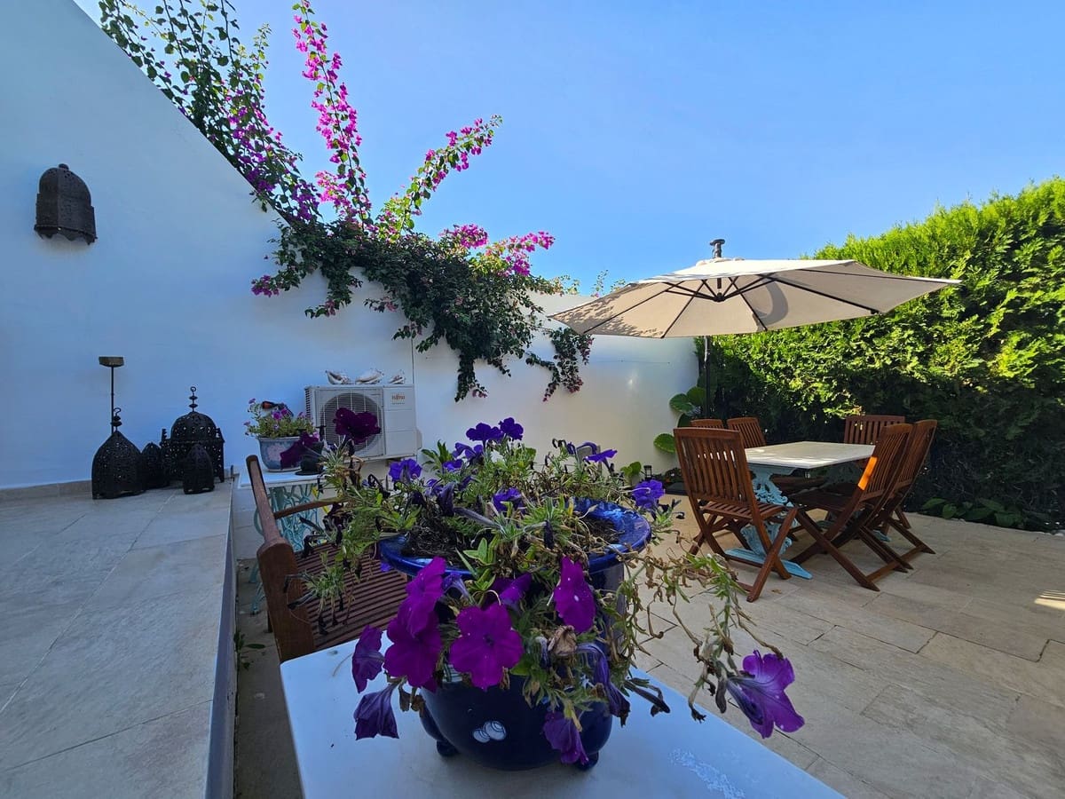 3 bedroom Townhouse for sale in Marbella with pool - € 945,000 (Ref: 9244498)