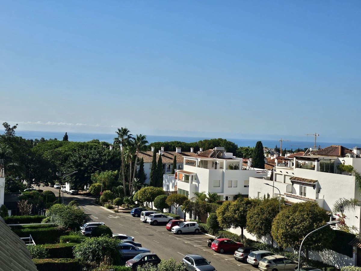 3 bedroom Townhouse for sale in Marbella with pool - € 945,000 (Ref: 9244498)
