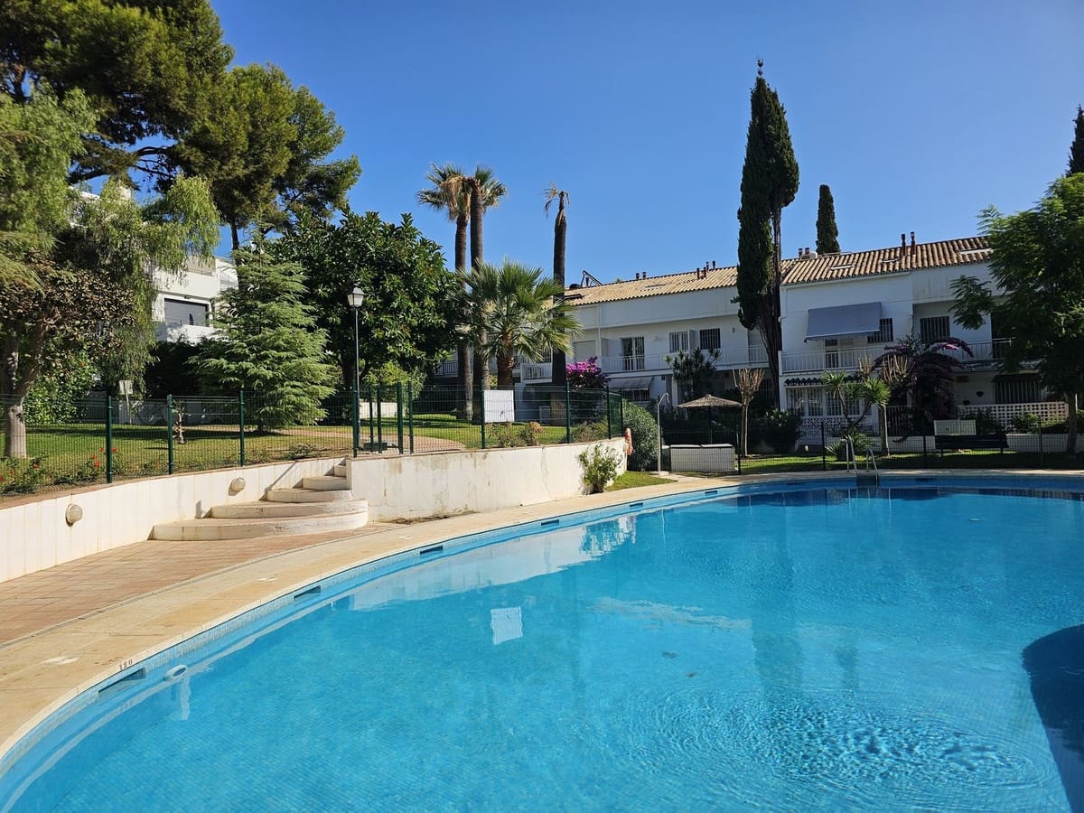 3 sovrum Hus till salu i Marbella med pool - 945 000 € (Ref: 9244498)