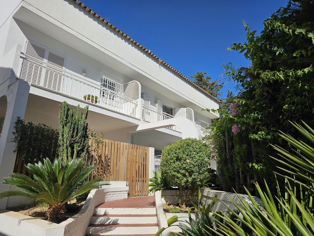 3 sovrum Hus till salu i Marbella med pool - 945 000 € (Ref: 9244498)