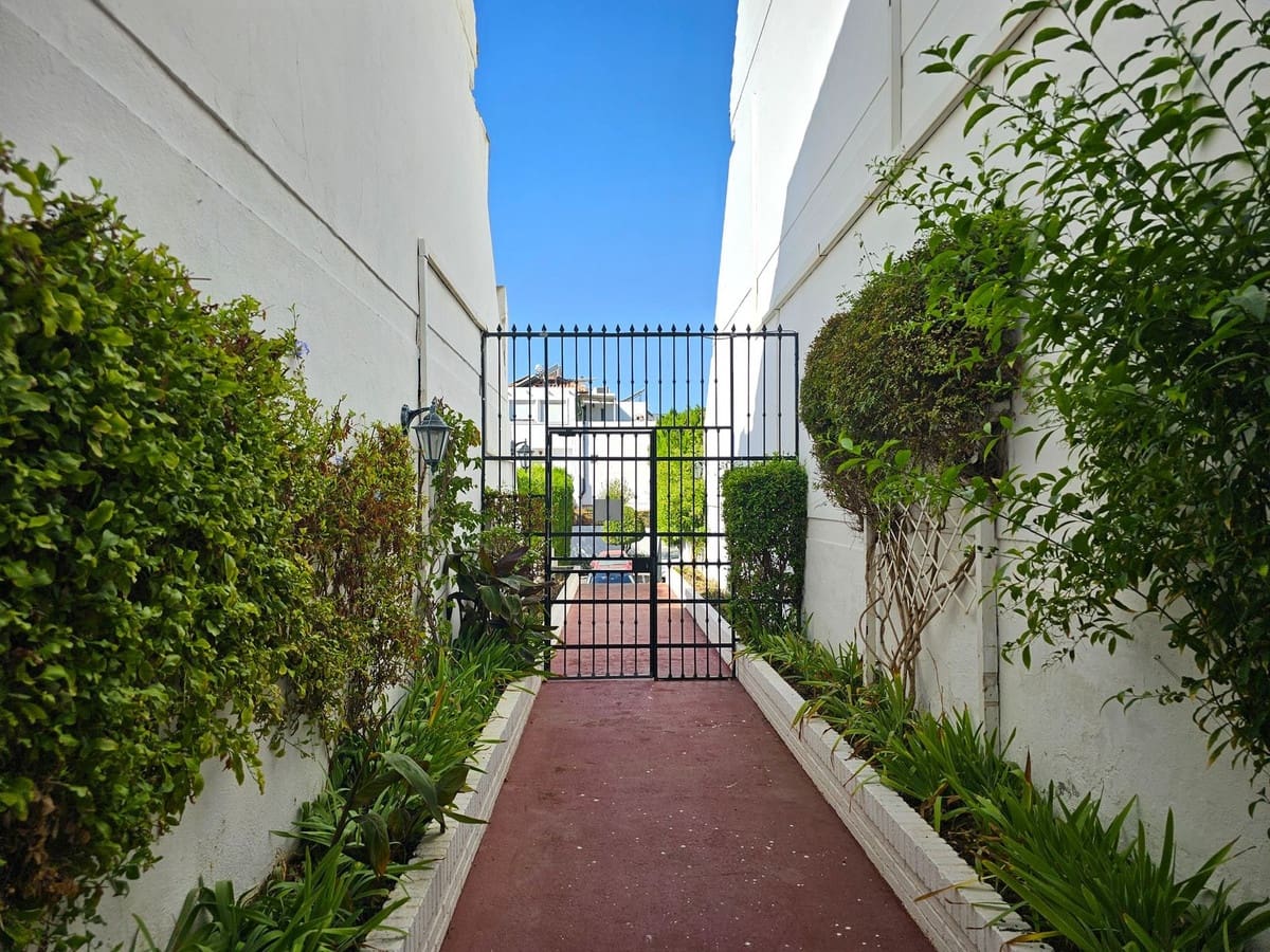 3 sovrum Hus till salu i Marbella med pool - 945 000 € (Ref: 9244498)