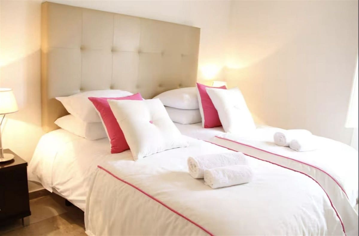 5 chambre Maison de Ville à vendre à Nueva Andalucia avec piscine - 690 000 € (Ref: 9297415)