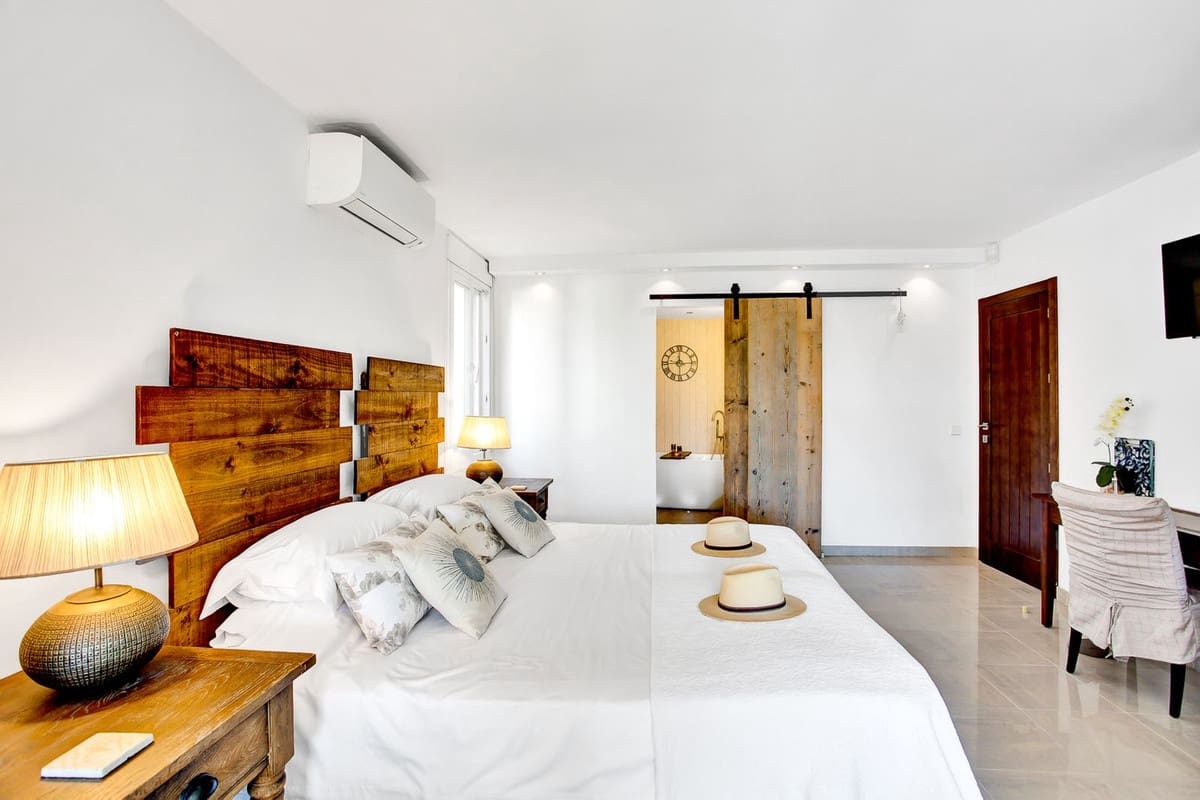 6 soveværelse Villa til leje i Marbesa med swimmingpool garage - € 7.800 (Ref: 9306854)