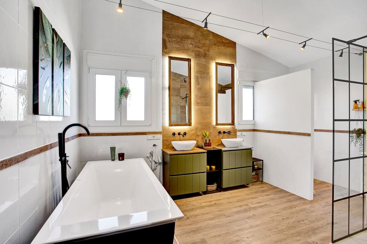 6 soveværelse Villa til leje i Marbesa med swimmingpool garage - € 7.800 (Ref: 9306854)