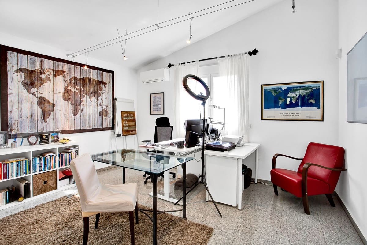 6 soveværelse Villa til leje i Marbesa med swimmingpool garage - € 7.800 (Ref: 9306854)