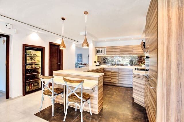 Chalet de 6 habitaciones en Marbesa, Marbella en alquiler con piscina garaje - 7.500 € (Ref: 9306854)