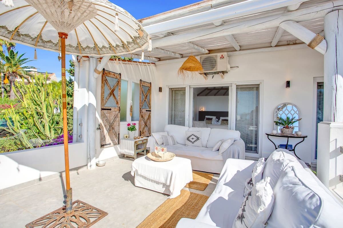 6 bedroom Villa for rent in Marbesa with pool garage - € 7,500 (Ref: 9306854)