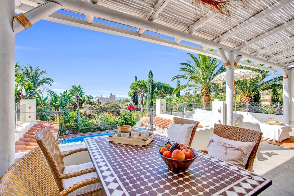 6 bedroom Villa for rent in Marbesa with pool garage - € 7,500 (Ref: 9306854)