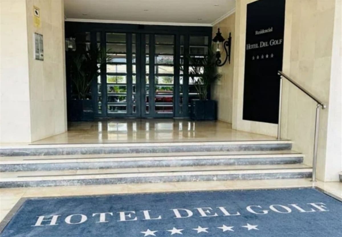 2 Zimmer Apartment zu verkaufen in Nueva Andalucia mit Pool Garage - 640.000 € (Ref: 9335700)