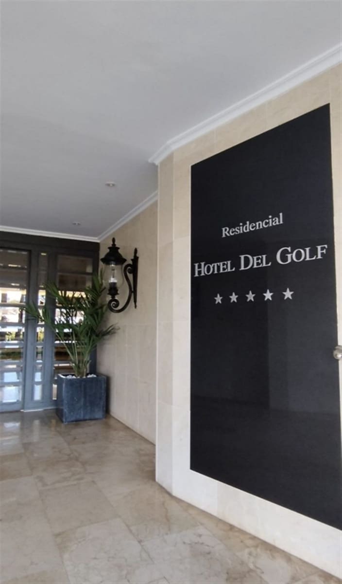 2 slaapkamer Appartement te koop in Nueva Andalucia met zwembad garage - € 640.000 (Ref: 9335700)