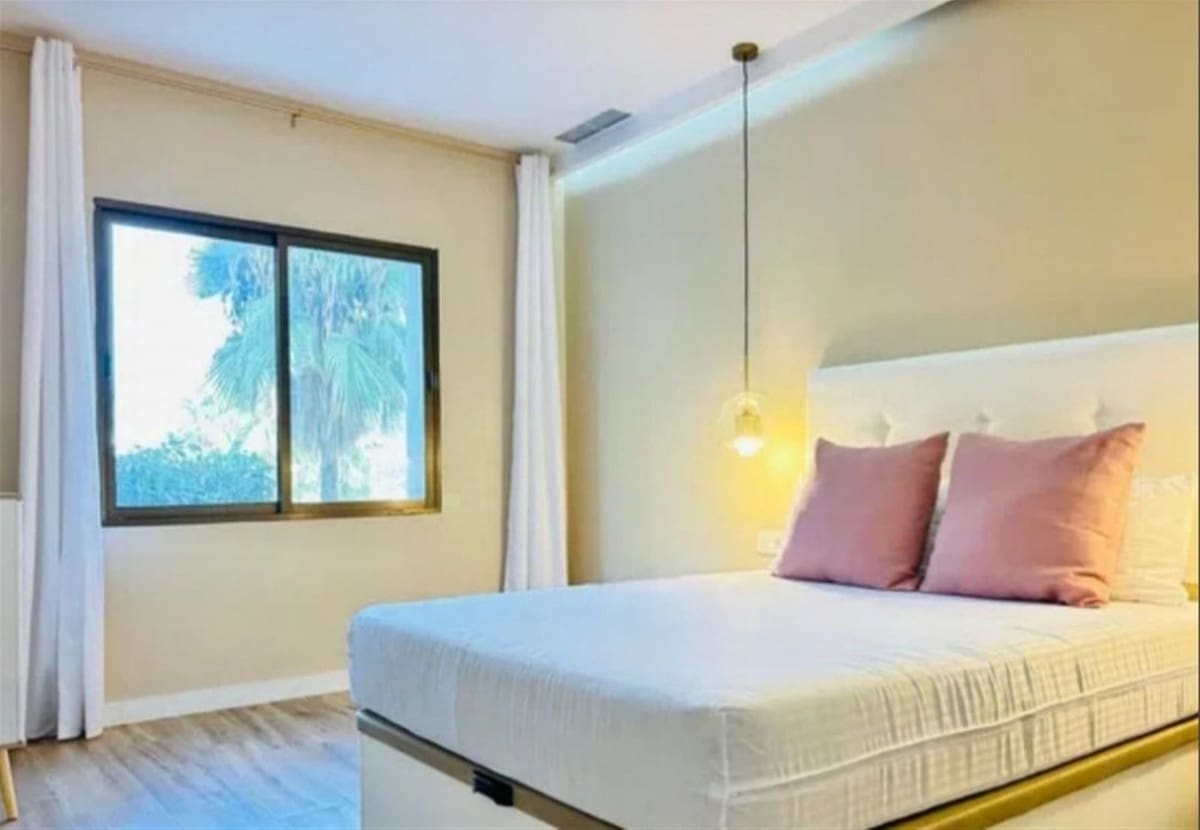 2 slaapkamer Appartement te koop in Nueva Andalucia met zwembad garage - € 640.000 (Ref: 9335700)