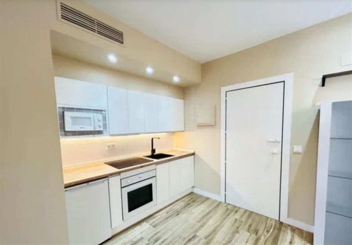 2 slaapkamer Appartement te koop in Nueva Andalucia met zwembad garage - € 640.000 (Ref: 9335700)