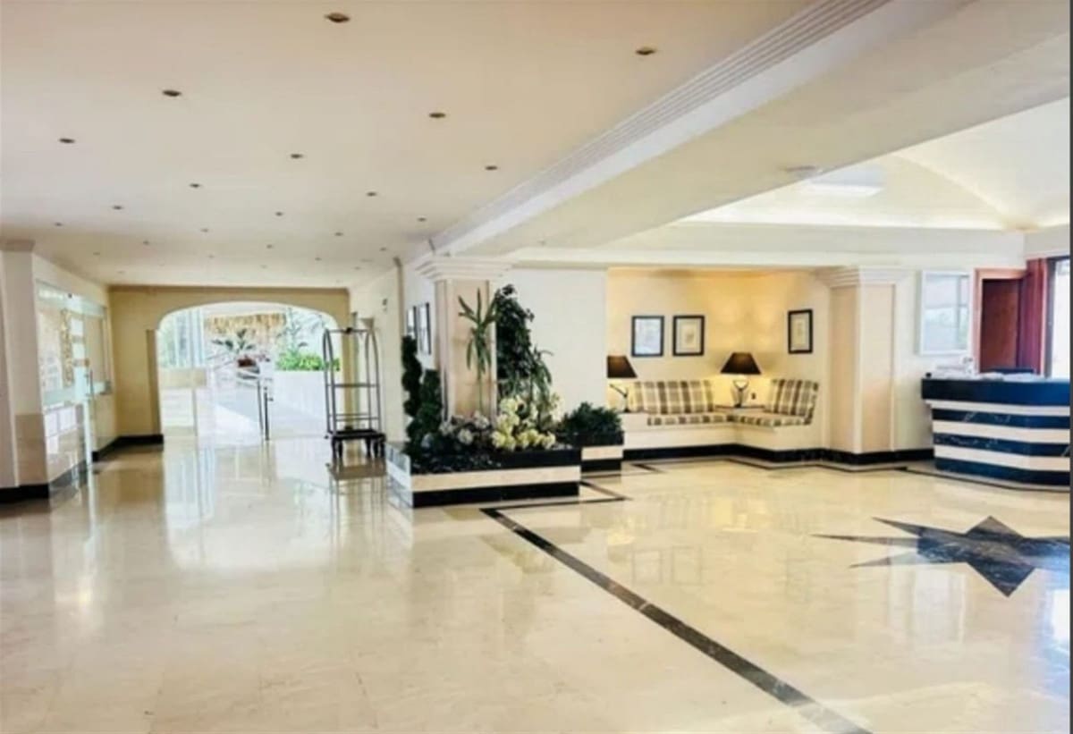 2 slaapkamer Appartement te koop in Nueva Andalucia met zwembad garage - € 640.000 (Ref: 9335700)