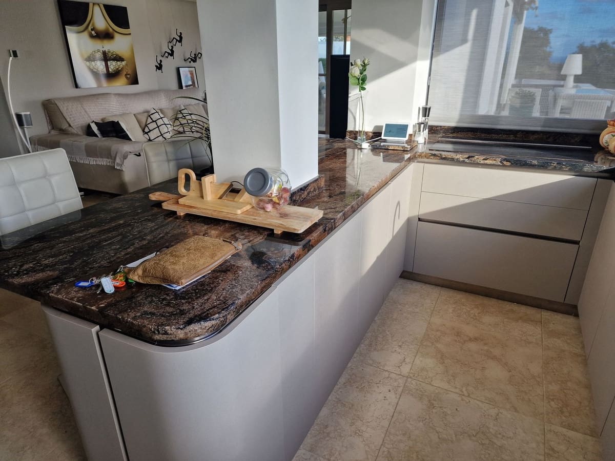 2 soveværelse Lejlighed til salg i Bahia de Casares med swimmingpool garage - € 650.000 (Ref: 9337326)