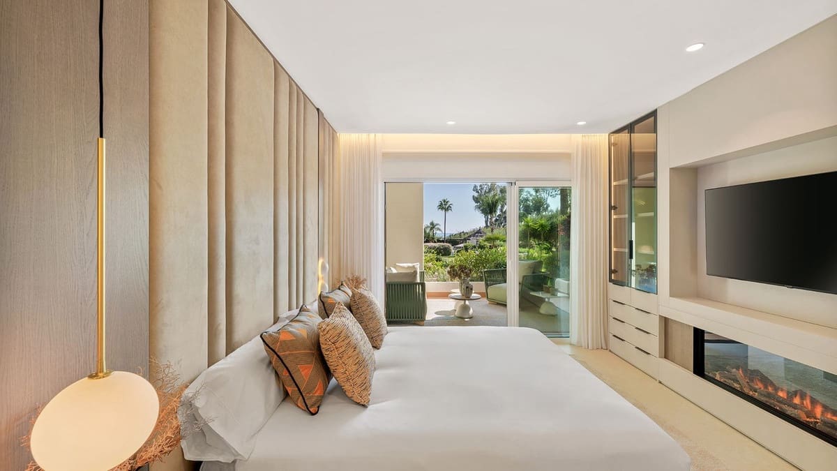 3 bedroom Apartment for sale in New Golden Mile with pool garage - € 1,995,000 (Ref: 9340237)