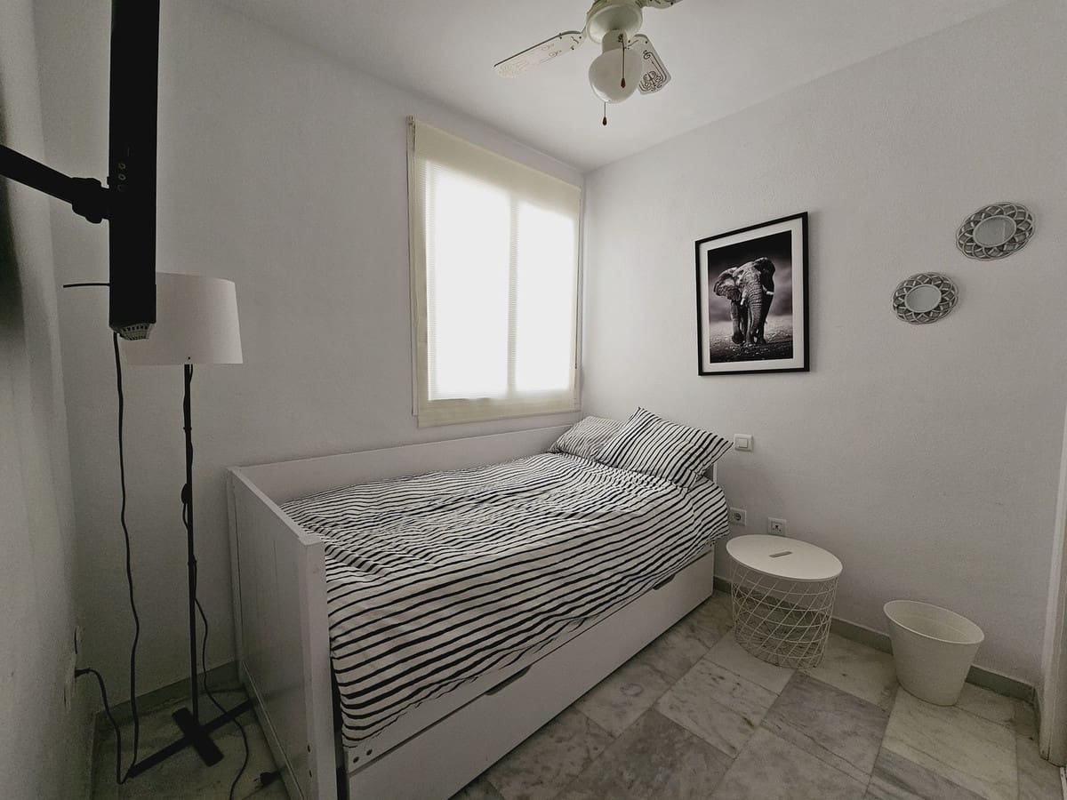 3 slaapkamer Appartement te huur in Bahia de Casares met zwembad garage - € 1.500 (Ref: 9377986)