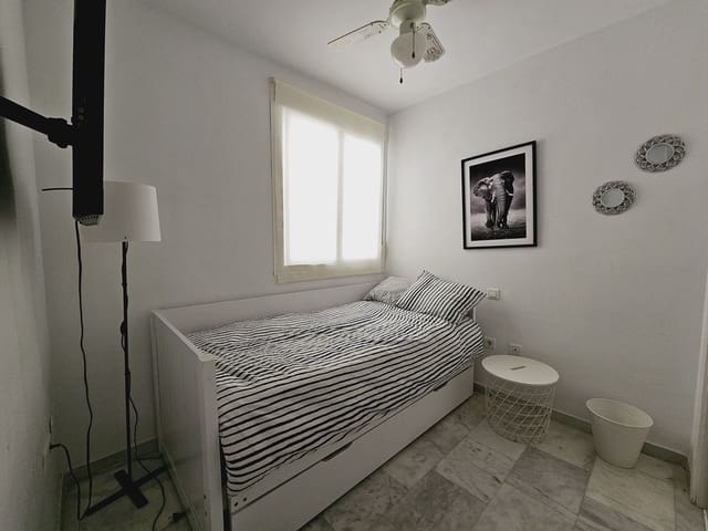 3 soveværelse Lejlighed til leje i Bahia de Casares, Casares med swimmingpool garage - € 1.500 (Ref: 9377986)