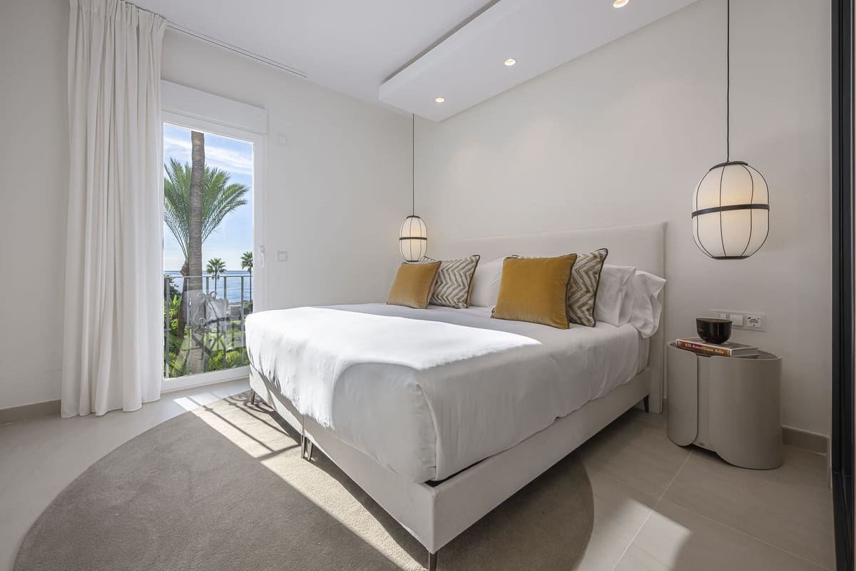 2 bedroom Apartment for sale in Estepona with pool garage - € 995,000 (Ref: 9386610)