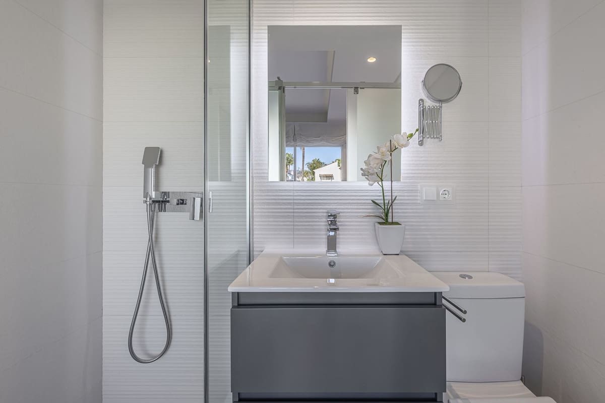 2 bedroom Apartment for sale in Estepona with pool garage - € 995,000 (Ref: 9386610)