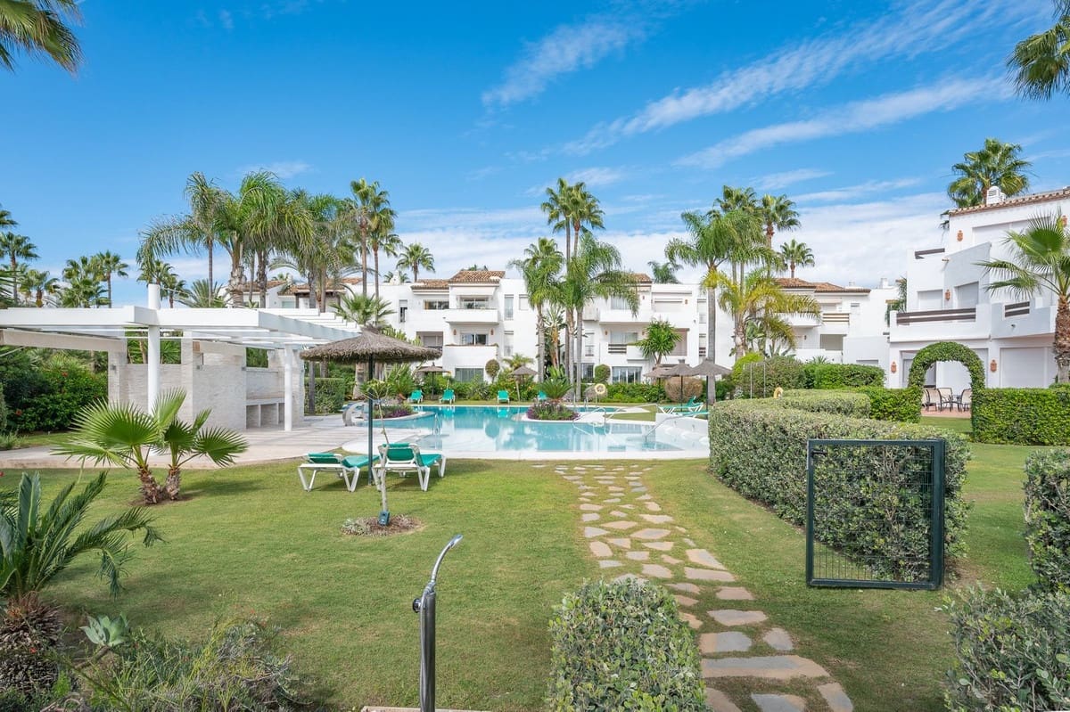 2 bedroom Apartment for sale in Estepona with pool garage - € 995,000 (Ref: 9386610)
