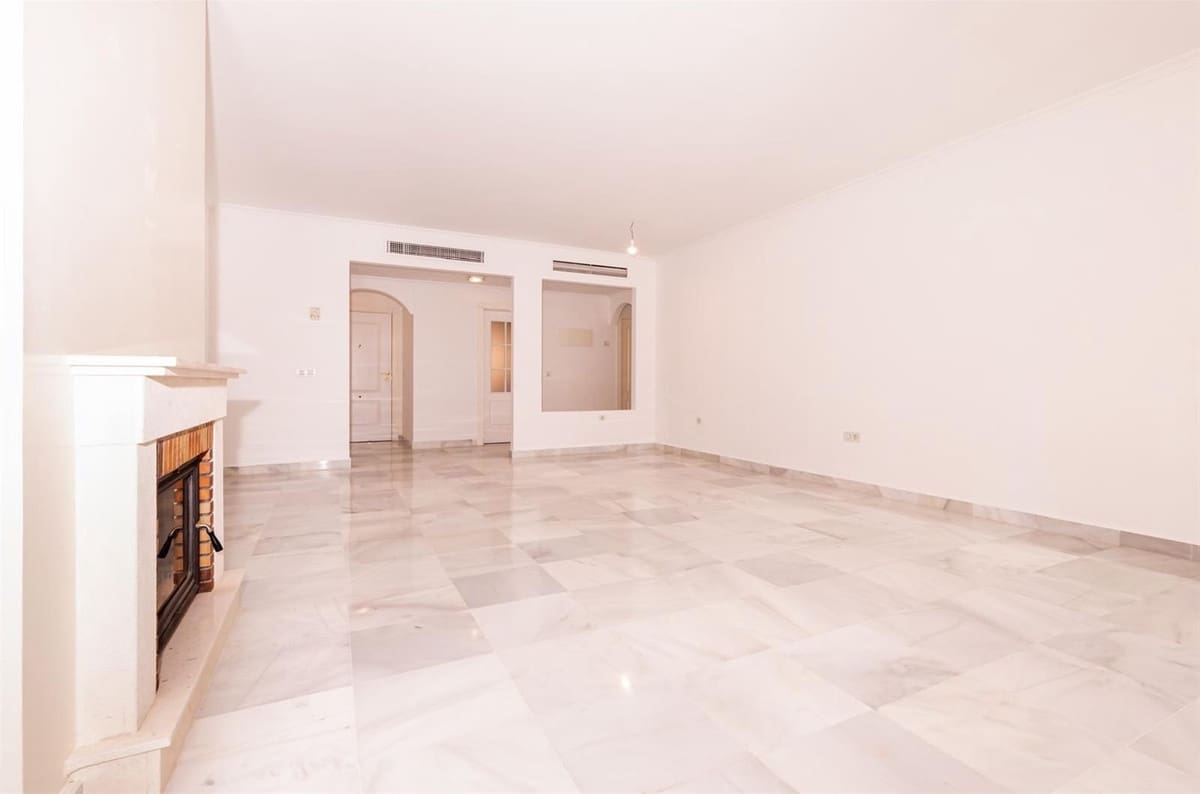 4 soverom Leilighet til salgs i Estepona med svømmebasseng garasje - € 850 000 (Ref: 9408193)