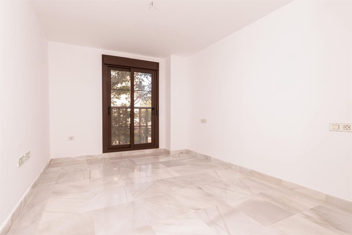 4 soverom Leilighet til salgs i Estepona med svømmebasseng garasje - € 850 000 (Ref: 9408193)