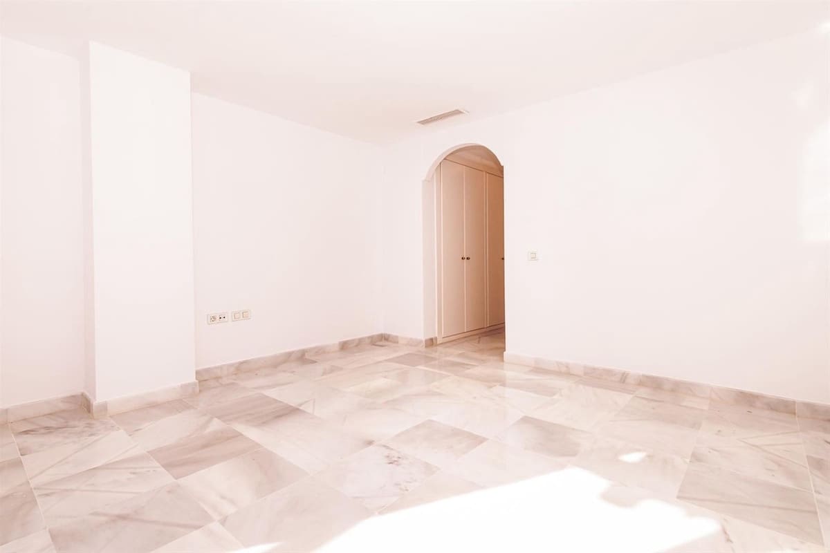 4 soverom Leilighet til salgs i Estepona med svømmebasseng garasje - € 850 000 (Ref: 9408193)