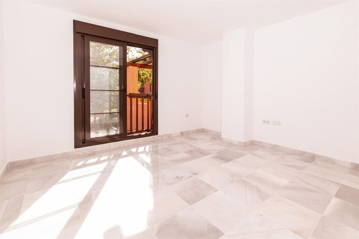 4 soverom Leilighet til salgs i Estepona med svømmebasseng garasje - € 850 000 (Ref: 9408193)