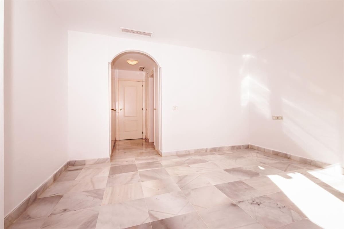 4 soverom Leilighet til salgs i Estepona med svømmebasseng garasje - € 850 000 (Ref: 9408193)