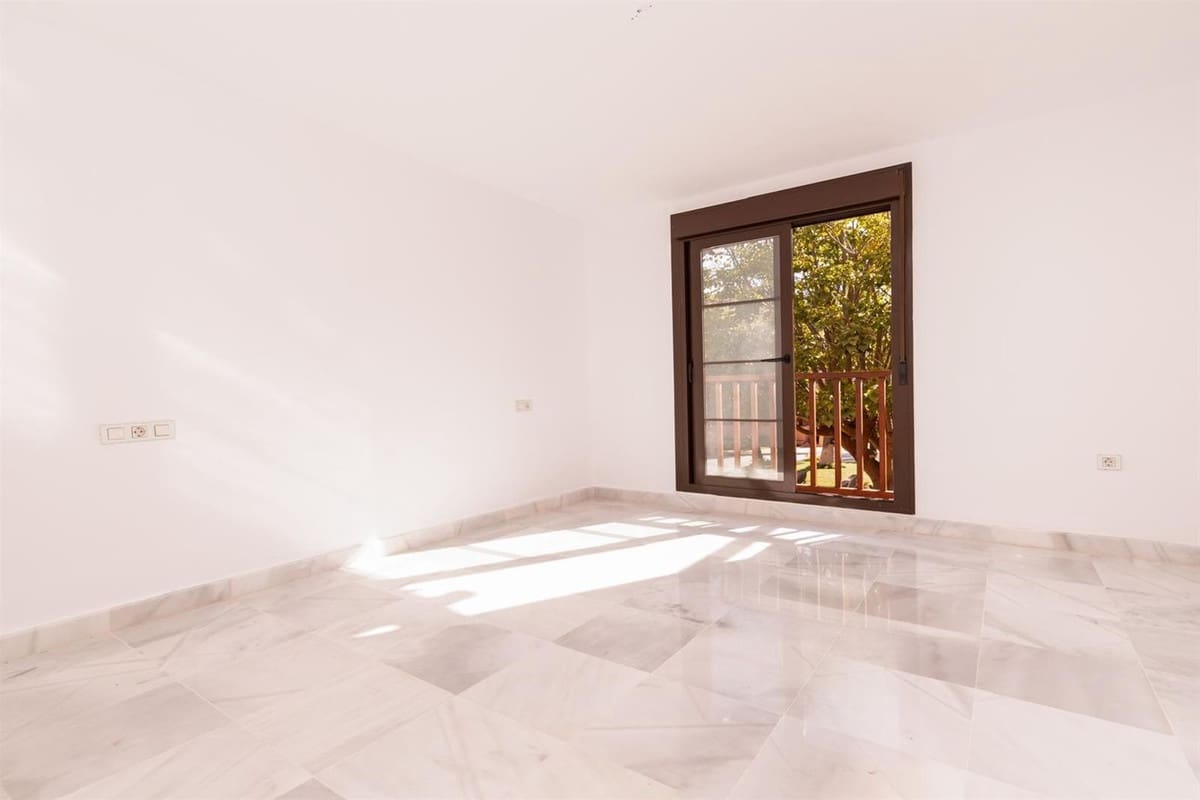 4 soverom Leilighet til salgs i Estepona med svømmebasseng garasje - € 850 000 (Ref: 9408193)