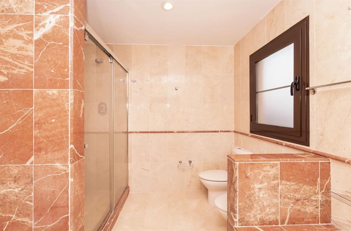 4 soverom Leilighet til salgs i Estepona med svømmebasseng garasje - € 850 000 (Ref: 9408193)