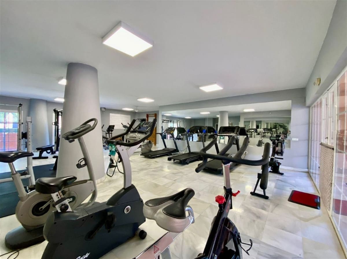 4 soverom Leilighet til salgs i Estepona med svømmebasseng garasje - € 850 000 (Ref: 9408193)