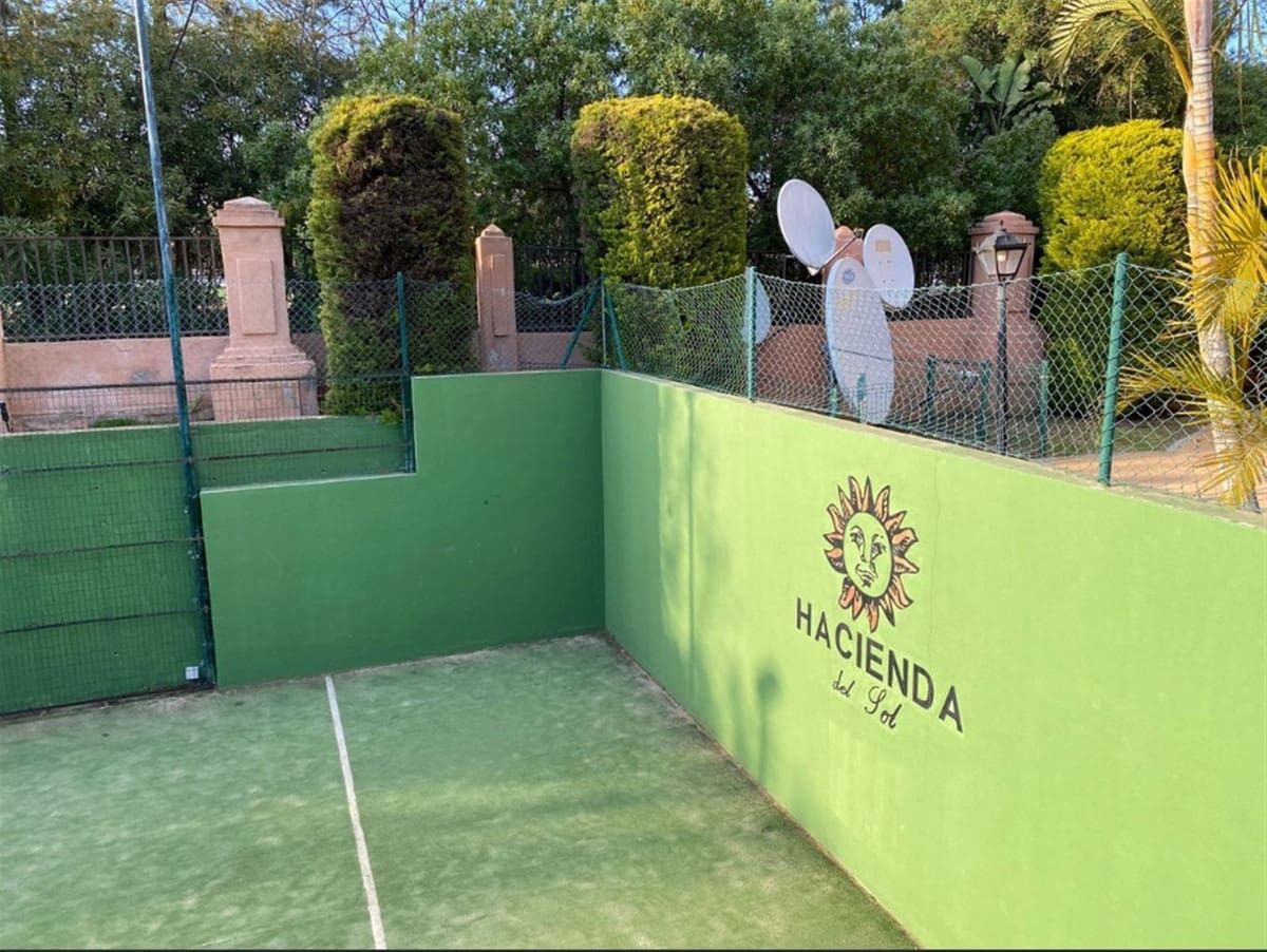 4 soverom Leilighet til salgs i Estepona med svømmebasseng garasje - € 850 000 (Ref: 9408193)