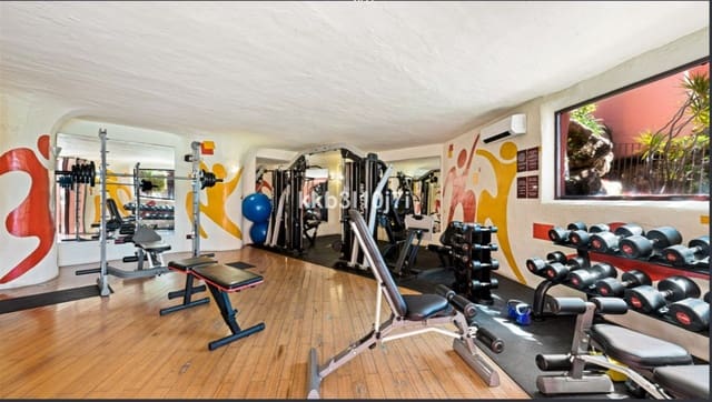 3 soveværelse Penthouse til salg i New Golden Mile, Estepona med swimmingpool garage - € 2.995.000 (Ref: 9419979)