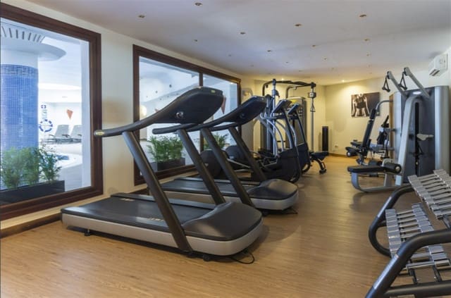 3 soveværelse Penthouse til salg i New Golden Mile, Estepona med swimmingpool garage - € 2.995.000 (Ref: 9419979)