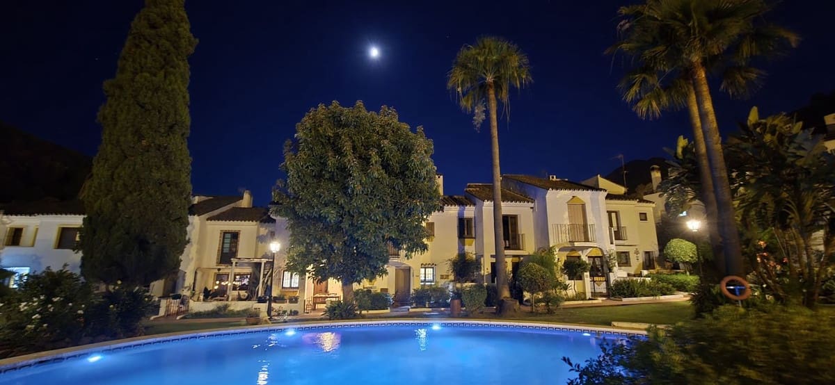 Casa de 3 habitaciones en Benahavís en venta con piscina garaje - 450.000 € (Ref: 9424511)