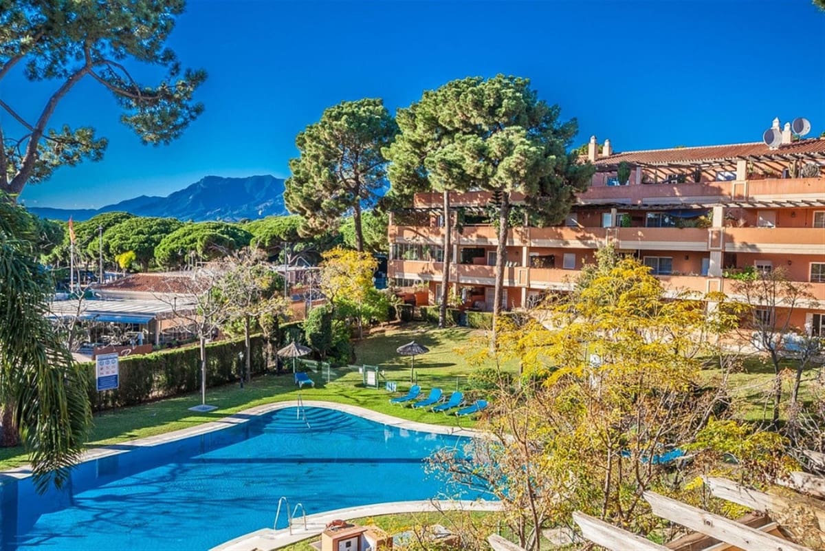 2 slaapkamer Appartement te koop in Elviria met zwembad garage - € 539.000 (Ref: 9452925)